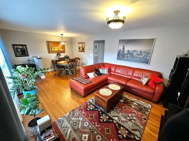 5901 N Naper Avenue 1c Property Photo 2