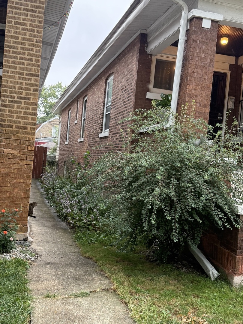 6411 S Rockwell Street Property Photo 2