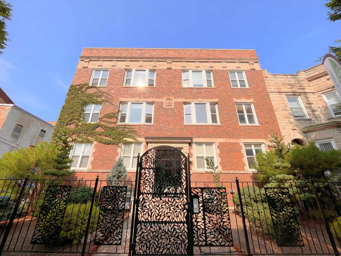 4240 S Calumet Avenue Property Photo 1