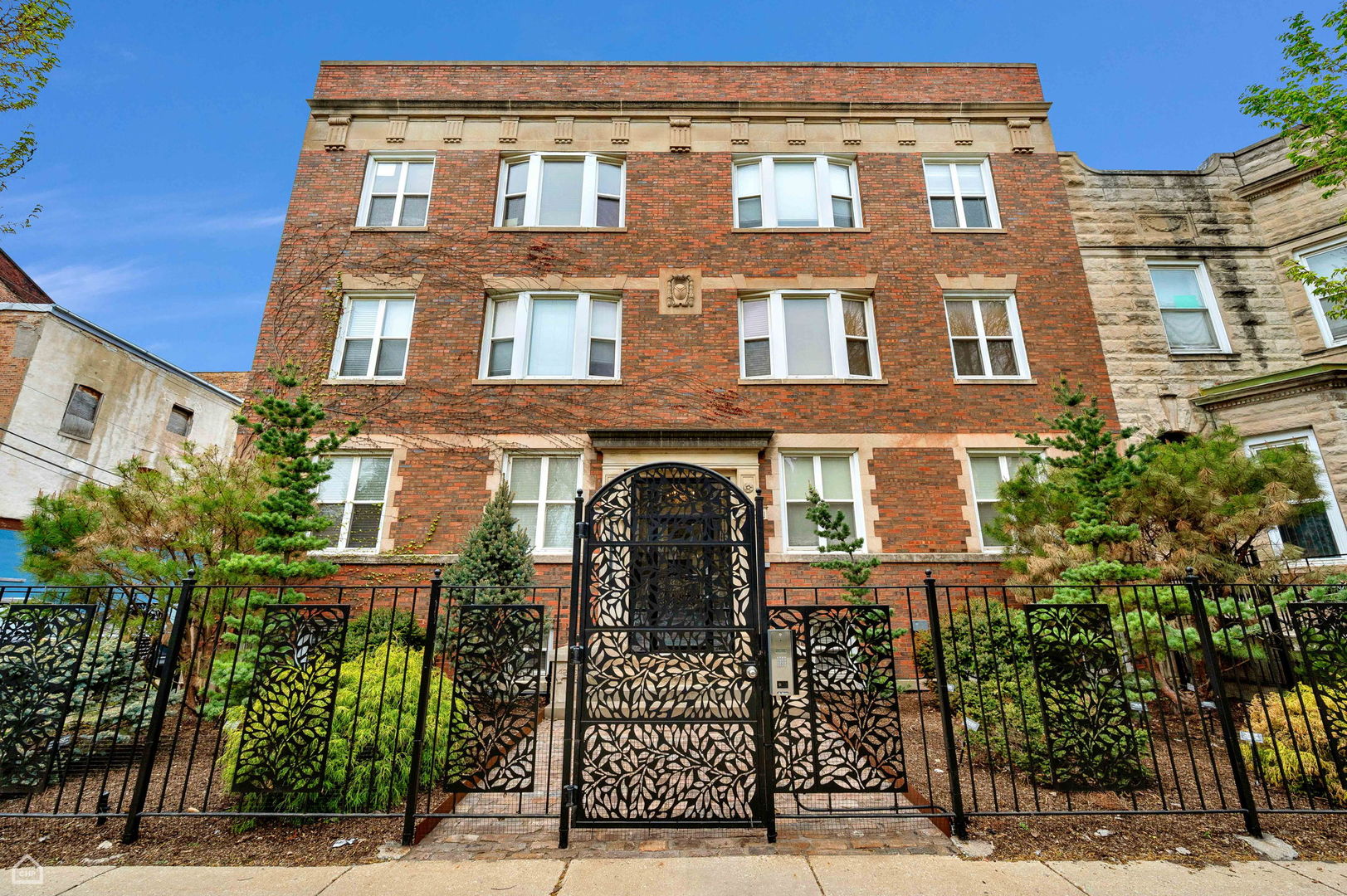 4240 S Calumet Avenue Property Photo 2