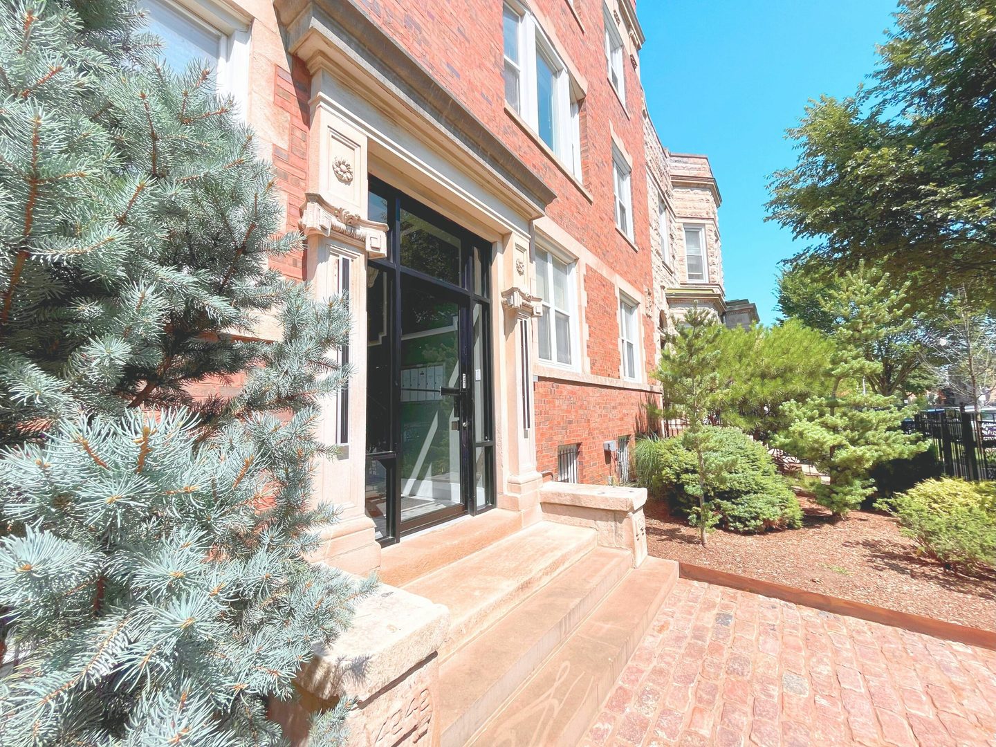 4240 S Calumet Avenue Property Photo 4