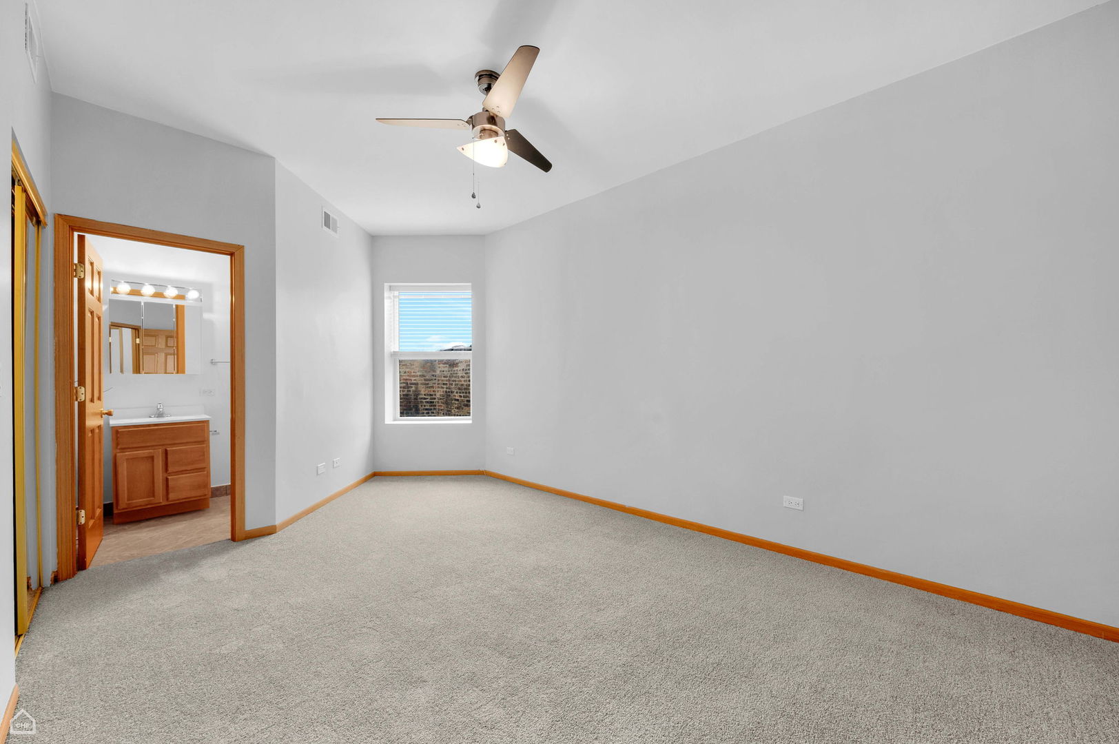 4240 S Calumet Avenue Property Photo 56