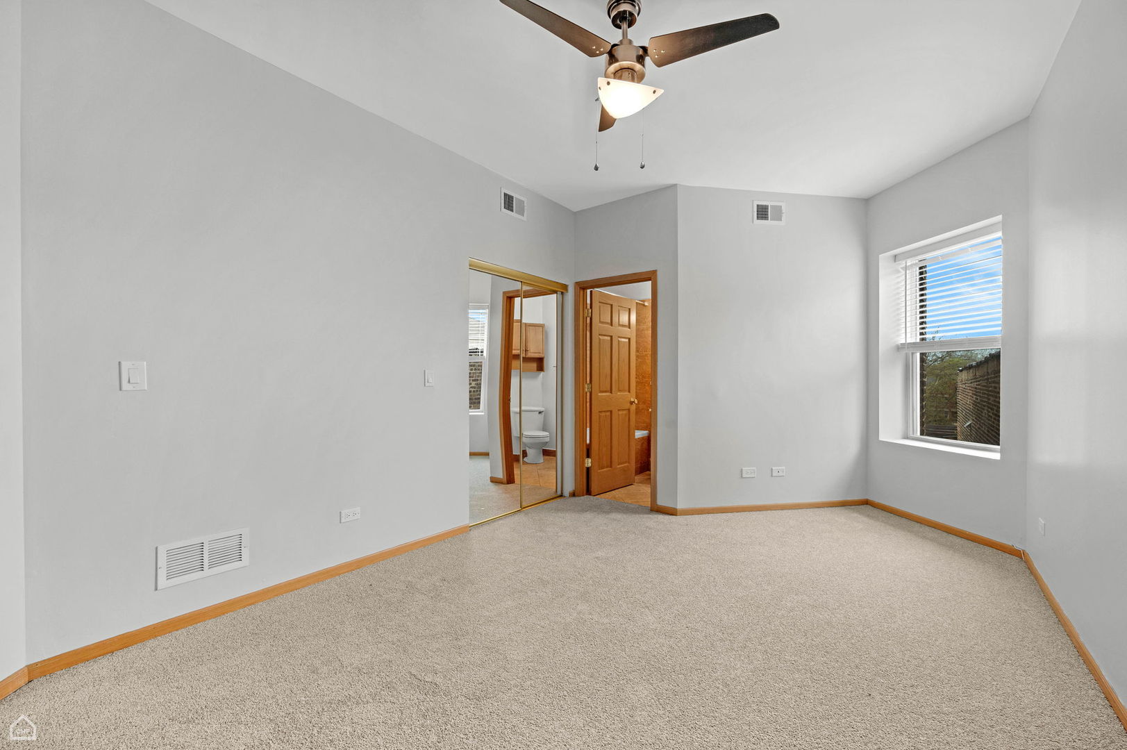 4240 S Calumet Avenue Property Photo 57