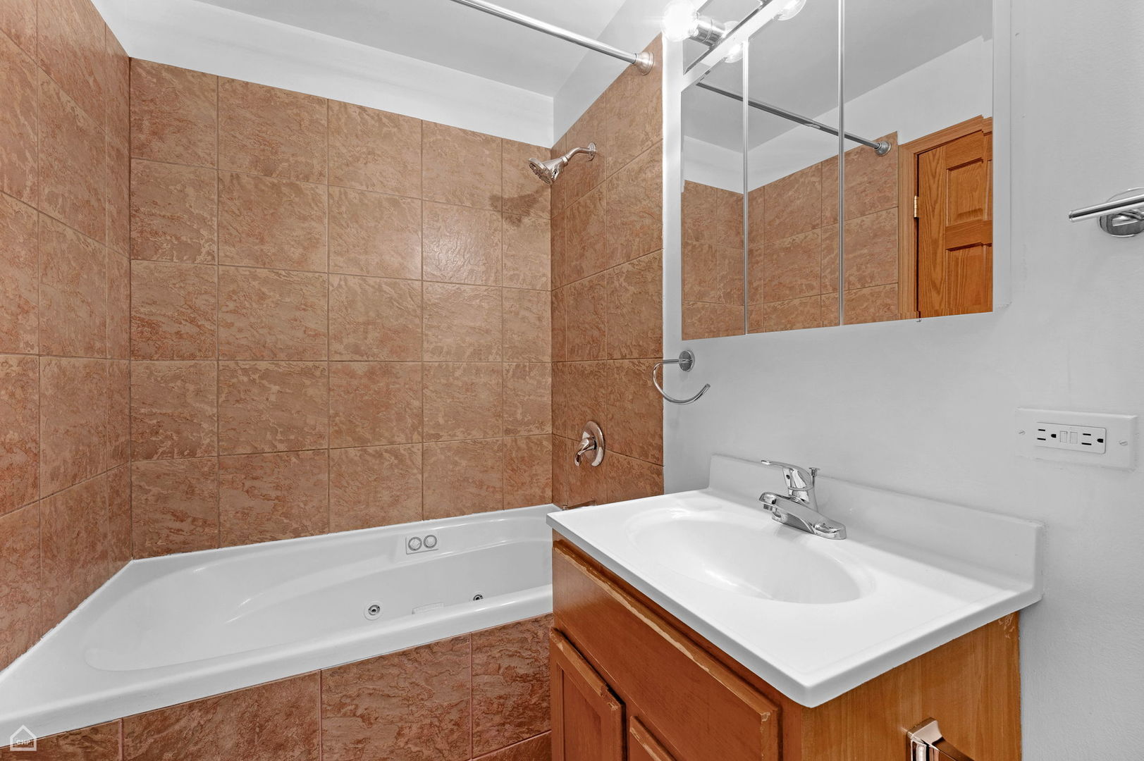 4240 S Calumet Avenue Property Photo 61