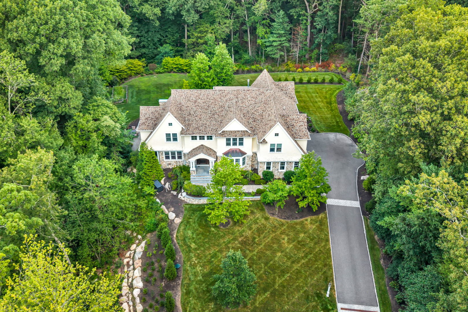 25 Holly Circle Property Photo 2