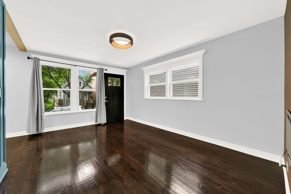 6345 S Honore Street Property Photo 9