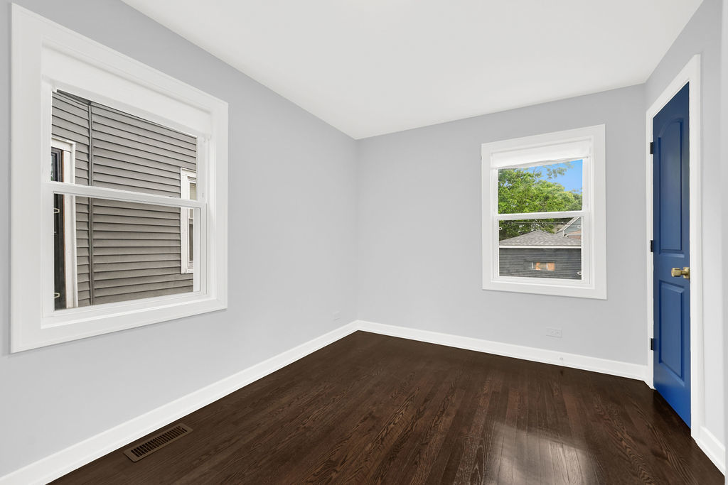 6345 S Honore Street Property Photo 13