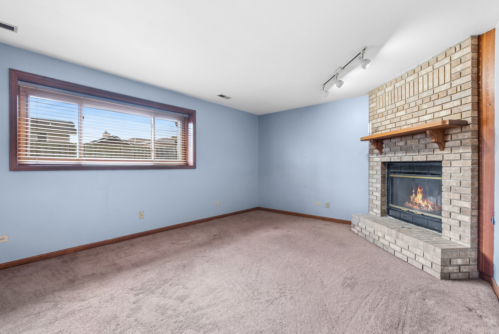 2937 200th Street Property Photo 12