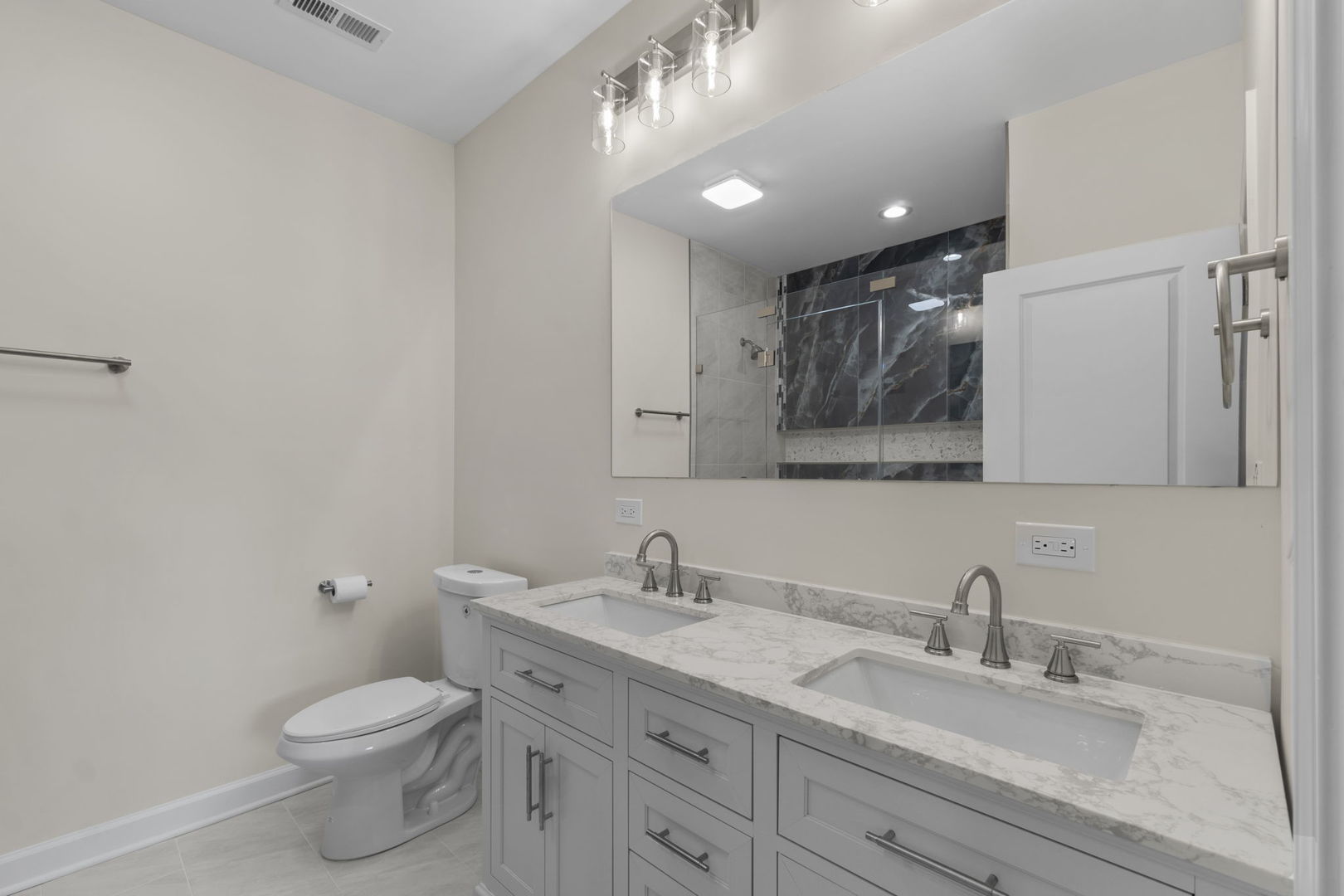 4447 S Calumet Avenue Property Photo 17