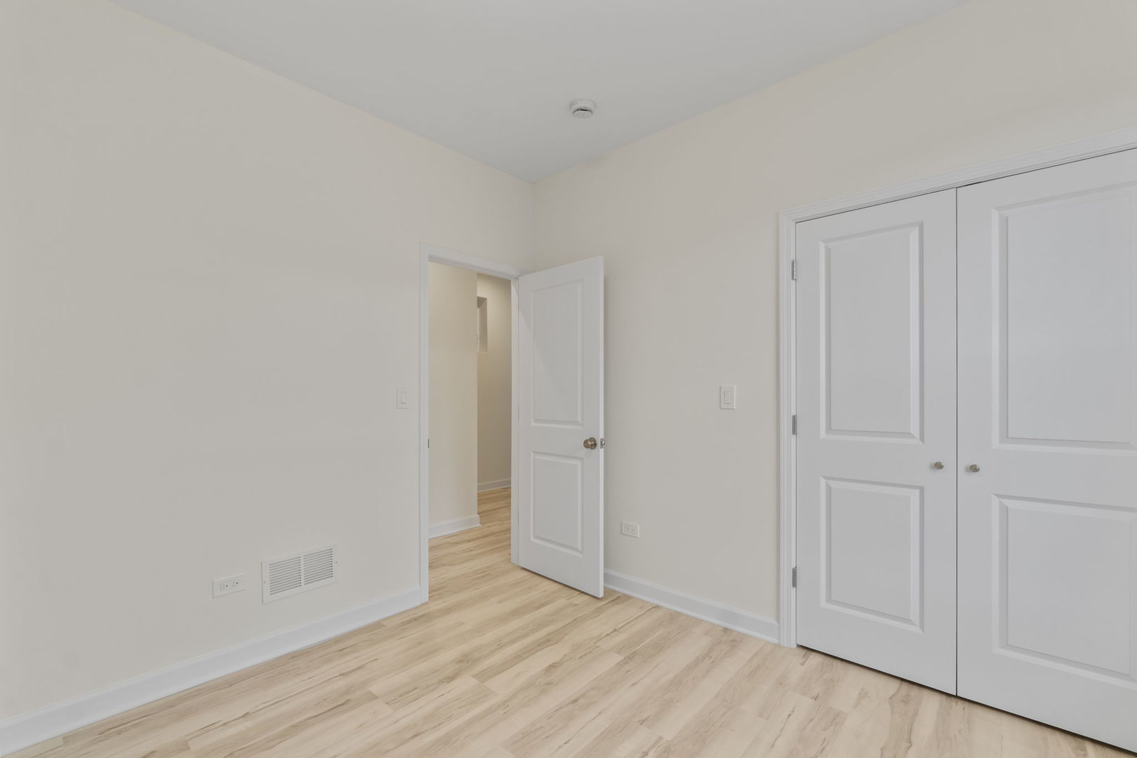 4447 S Calumet Avenue Property Photo 26