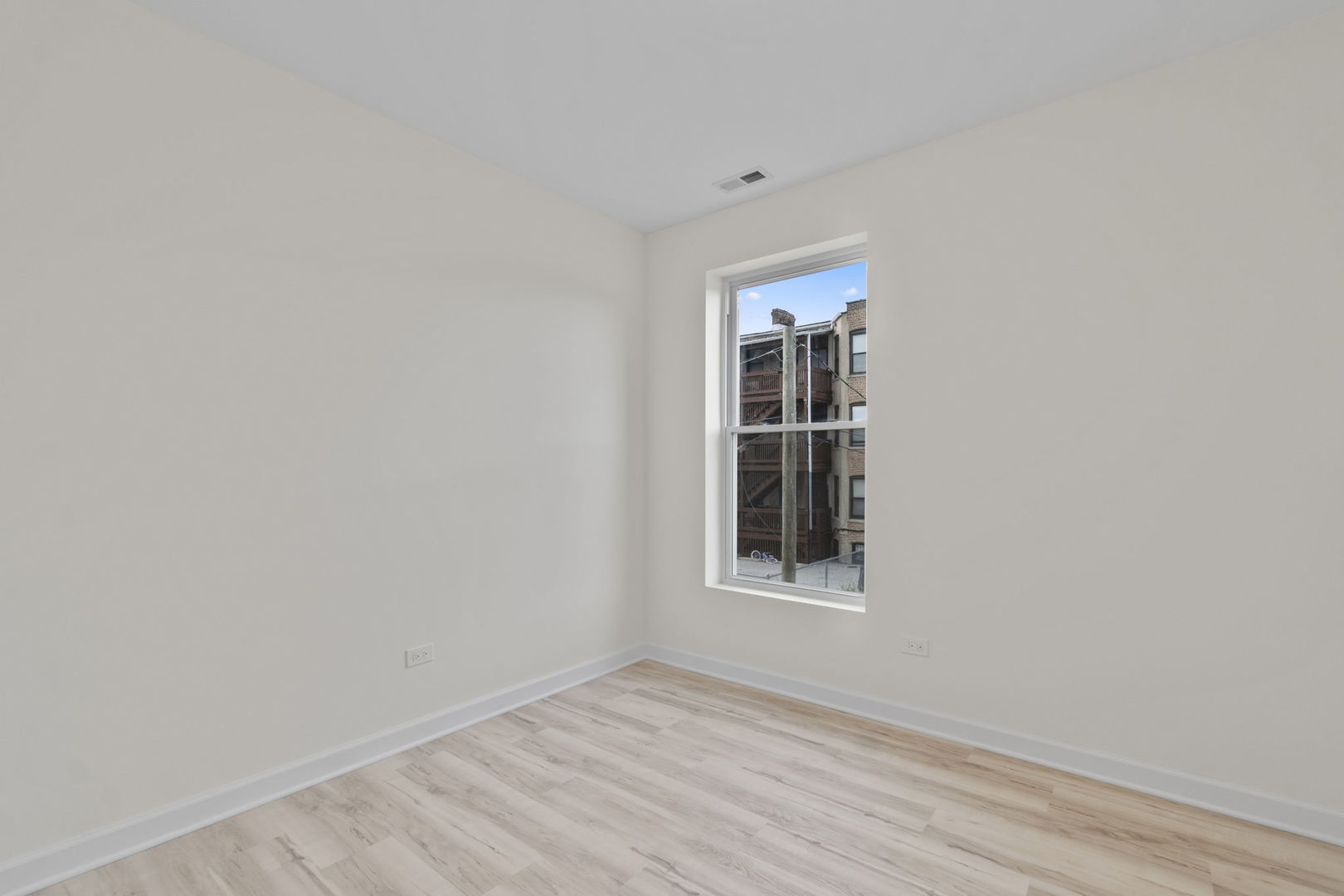 4447 S Calumet Avenue Property Photo 27