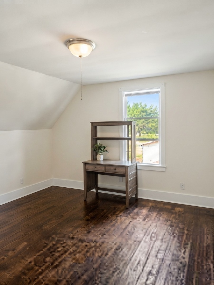 108 E Bissell Street Property Photo 5
