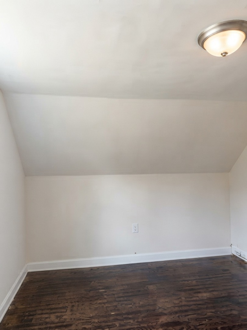 108 E Bissell Street Property Photo 8