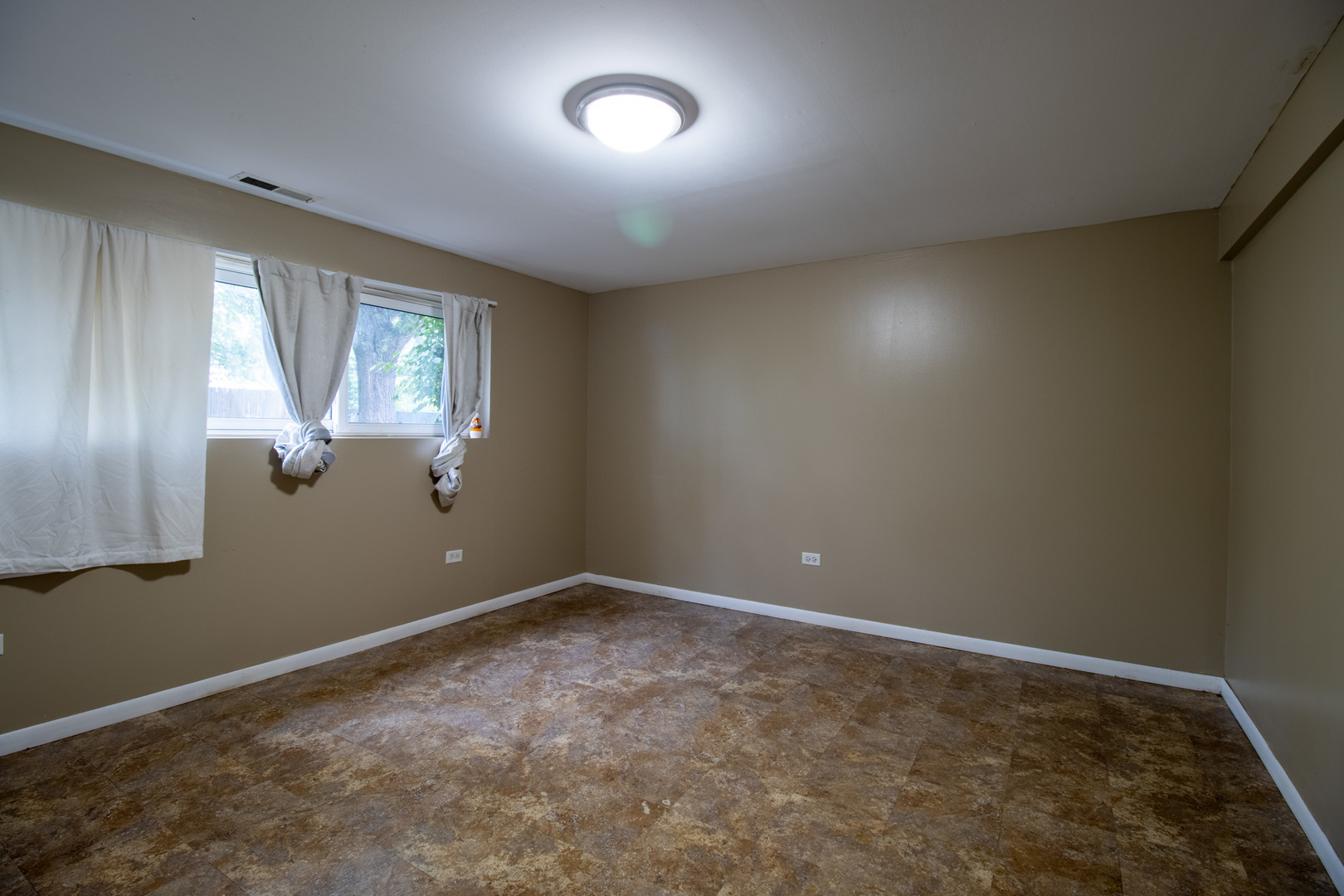 500 N Westwood Avenue Property Photo 28