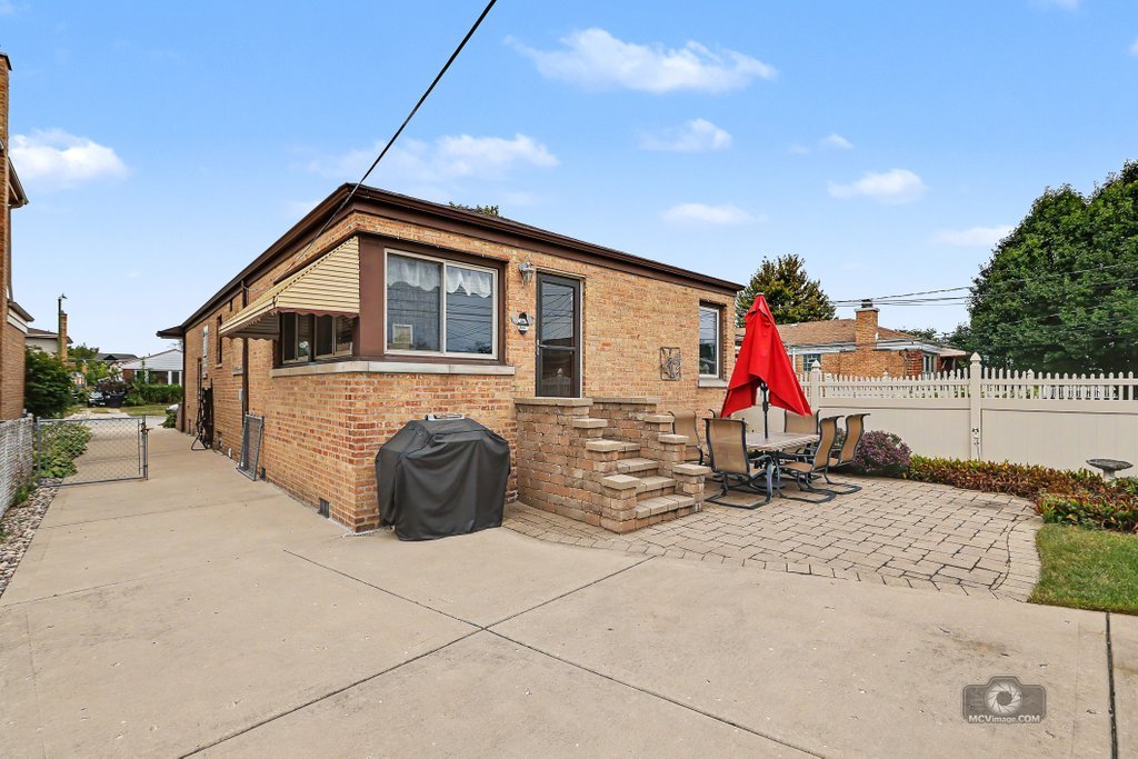 3843 W 107th Place Property Photo 24