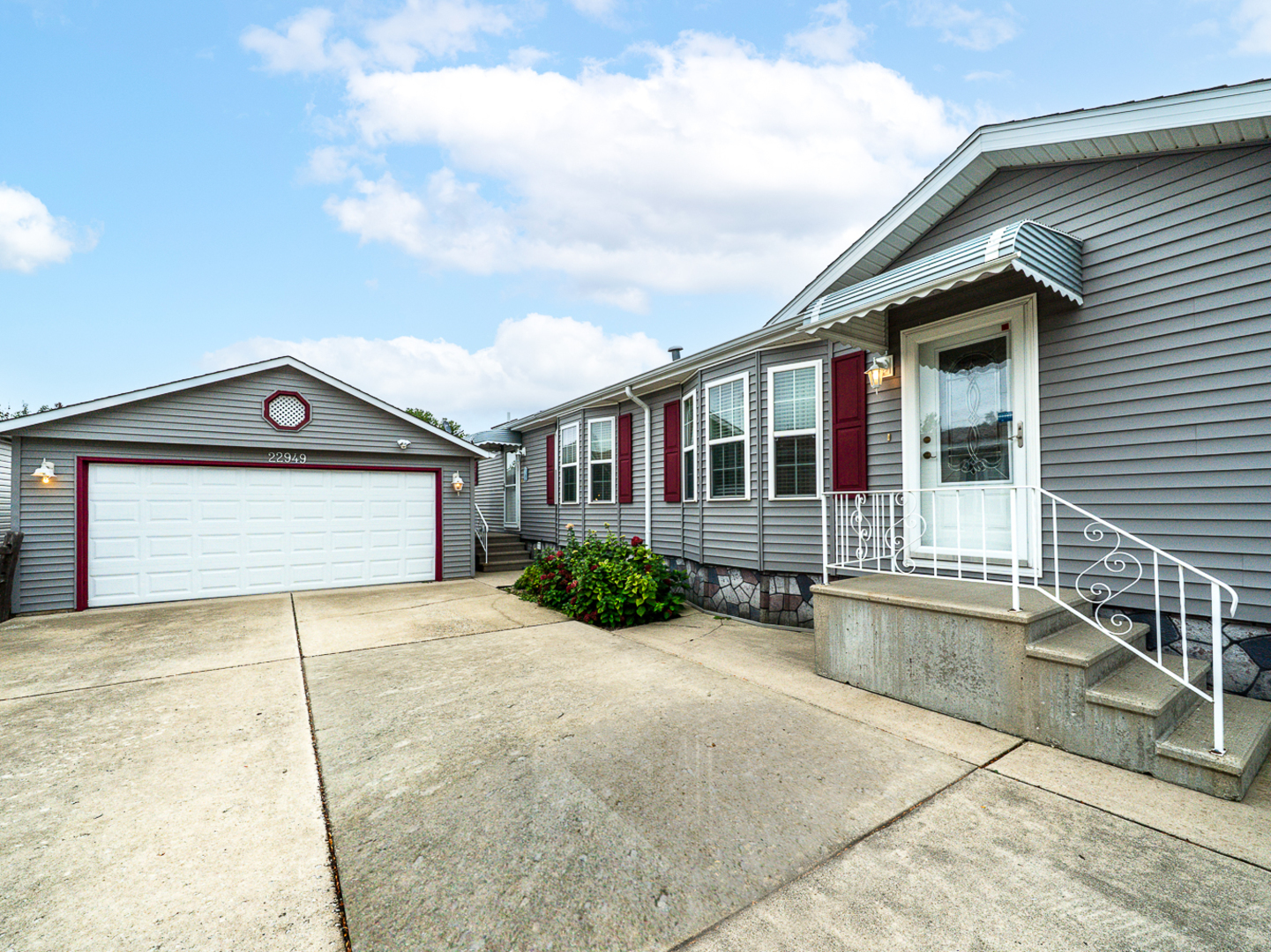 22949 S Glen Eagle Drive Property Photo 3