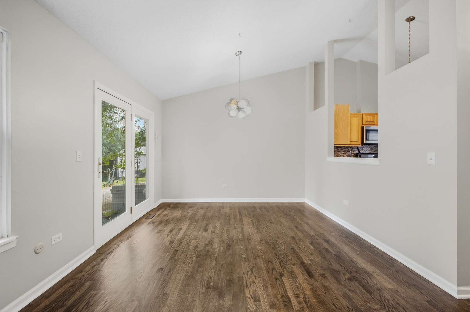 610 Lyon Court Property Photo 4