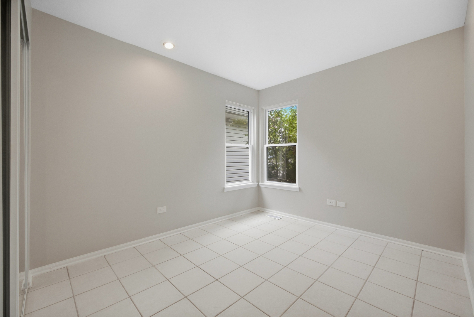 610 Lyon Court Property Photo 8