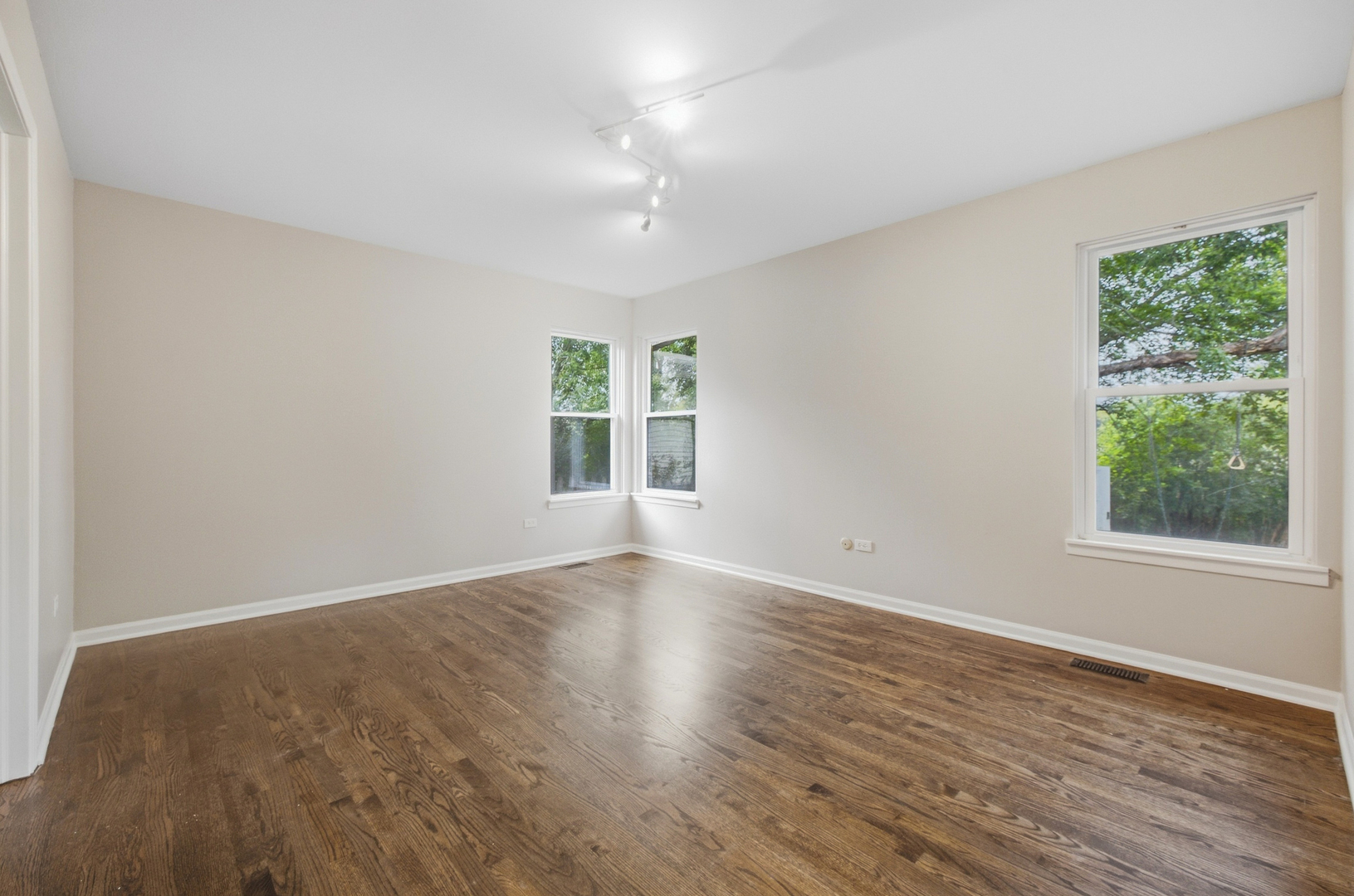 610 Lyon Court Property Photo 9