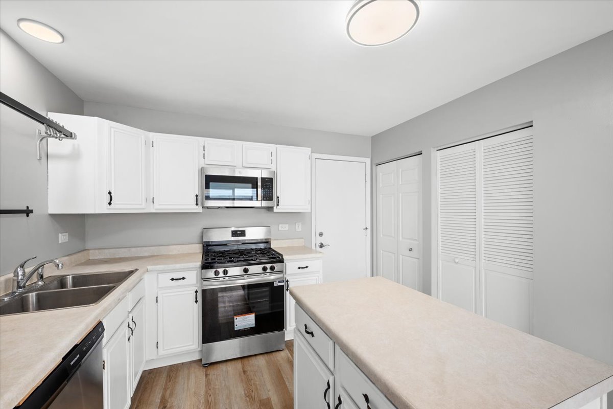4233 Springlake Drive Property Photo 13