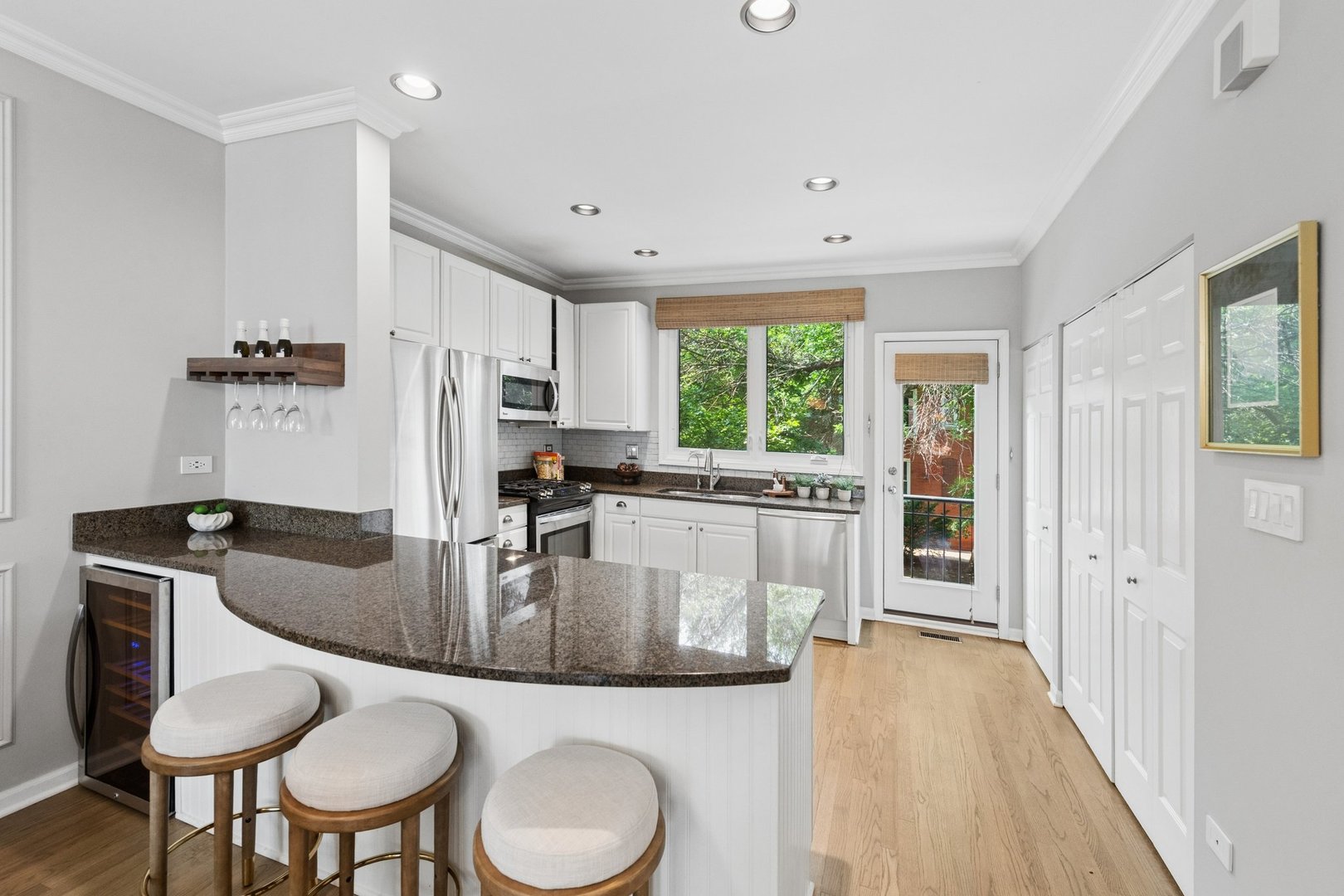 2835 N Wolcott Avenue F Property Photo 13