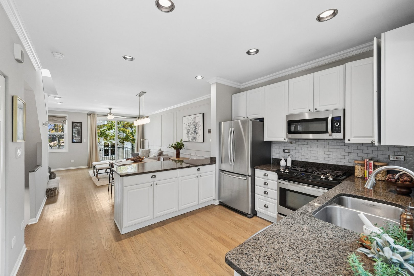 2835 N Wolcott Avenue F Property Photo 14