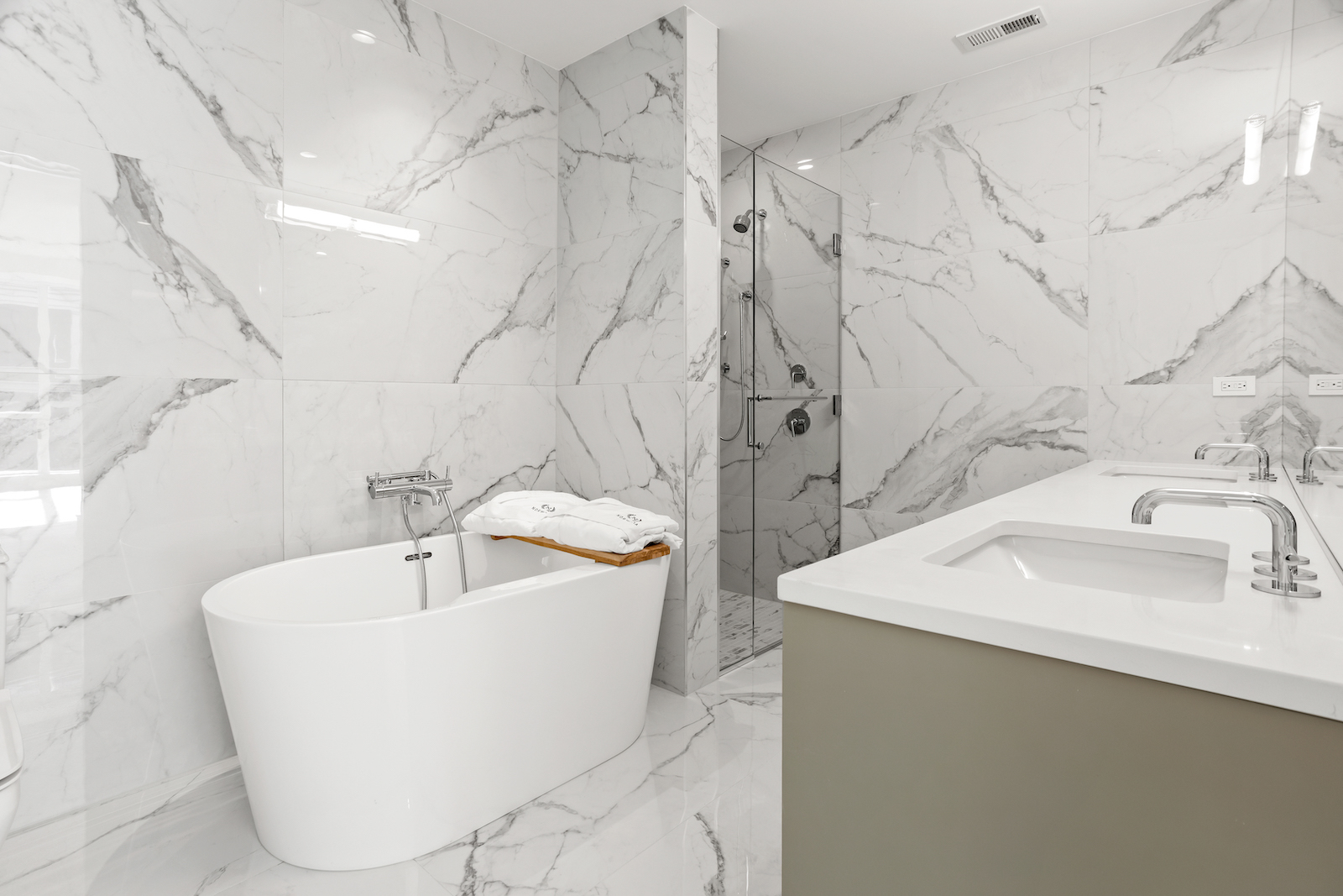 2611 N Hermitage Avenue 113 Property Photo 7