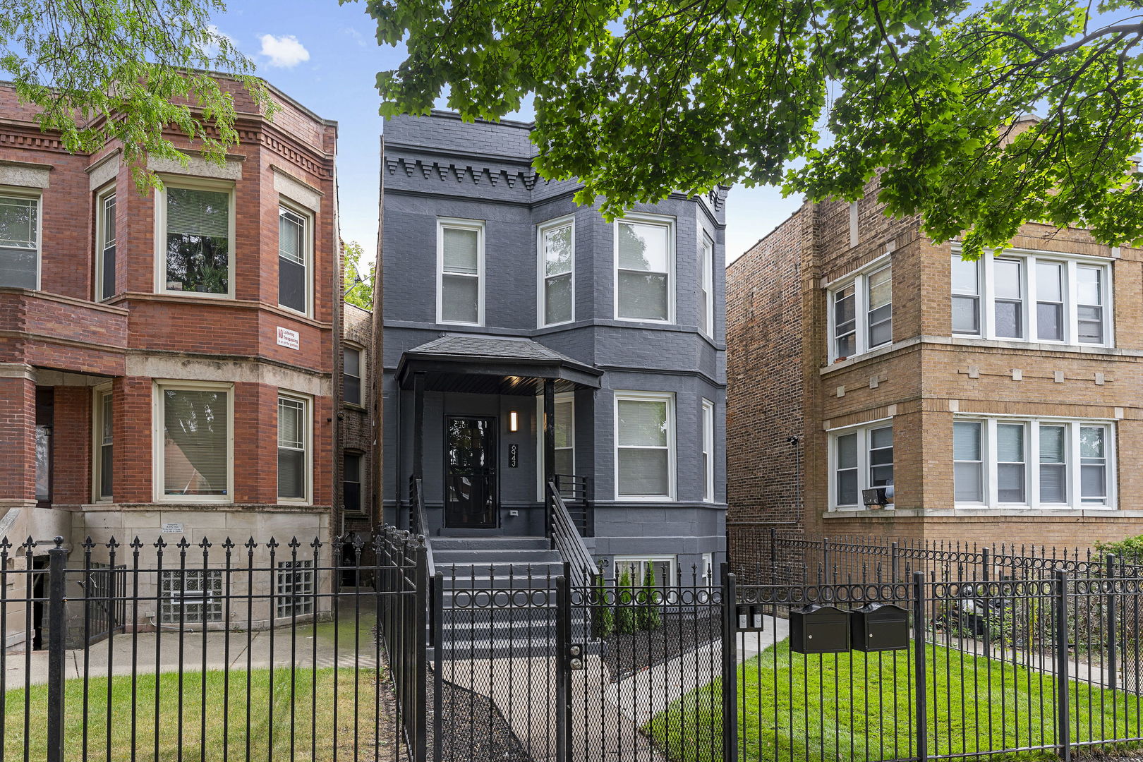 6943 S Calumet Avenue Property Photo 1