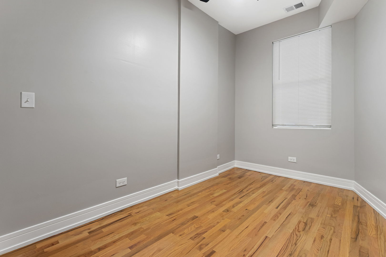 6943 S Calumet Avenue Property Photo 9