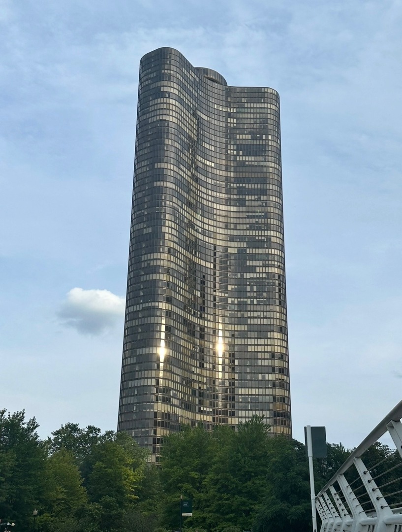 505 N LAKE SHORE Drive 5706 Property Photo 1