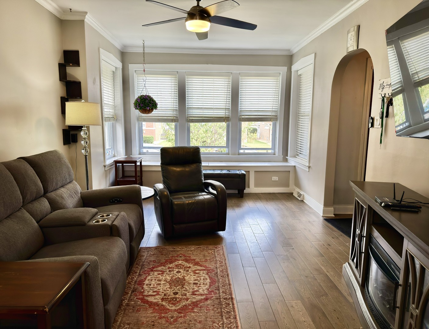 5849 W Wilson Avenue Property Photo 8