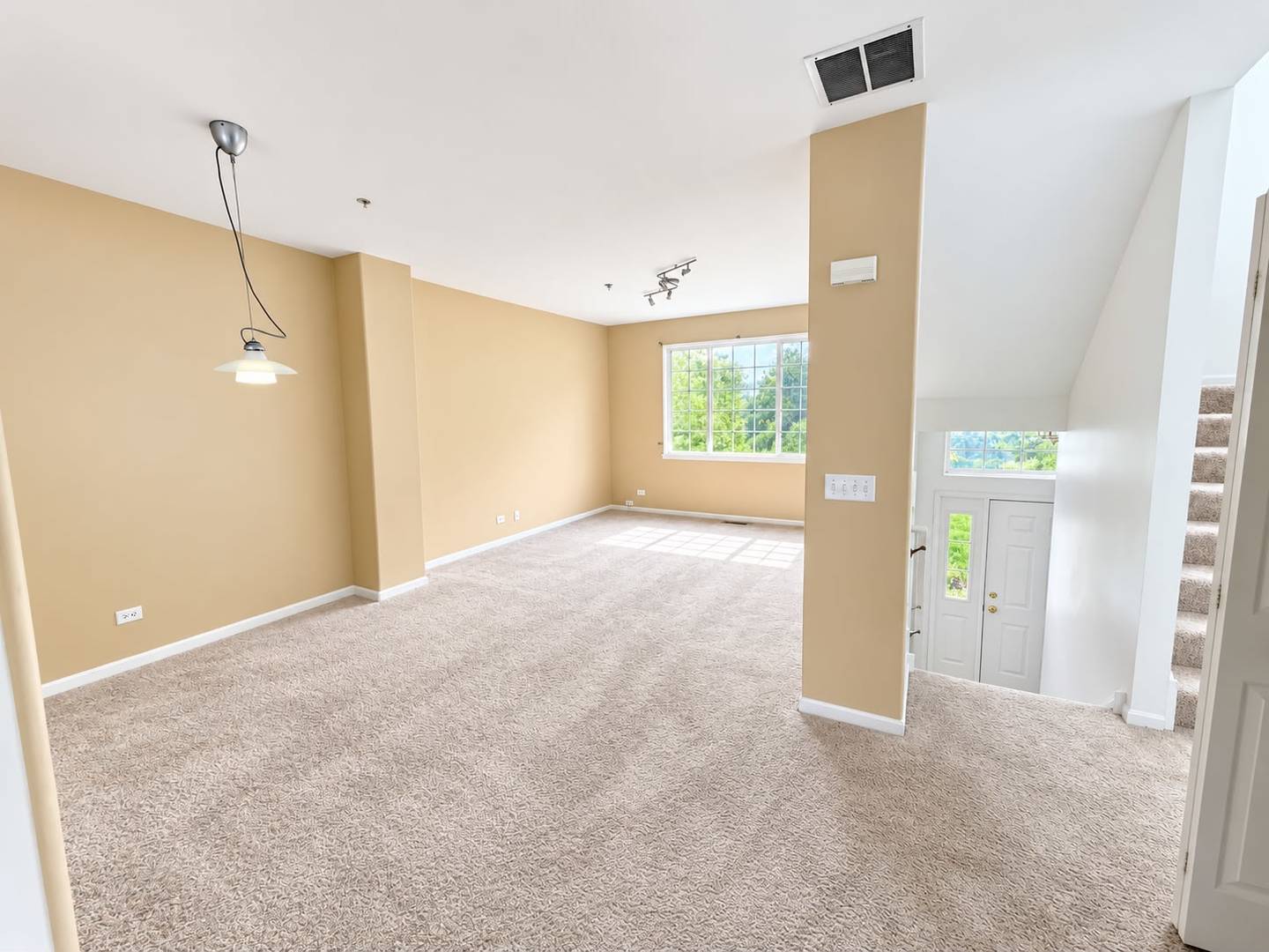 93 Cantal Court Property Photo 4