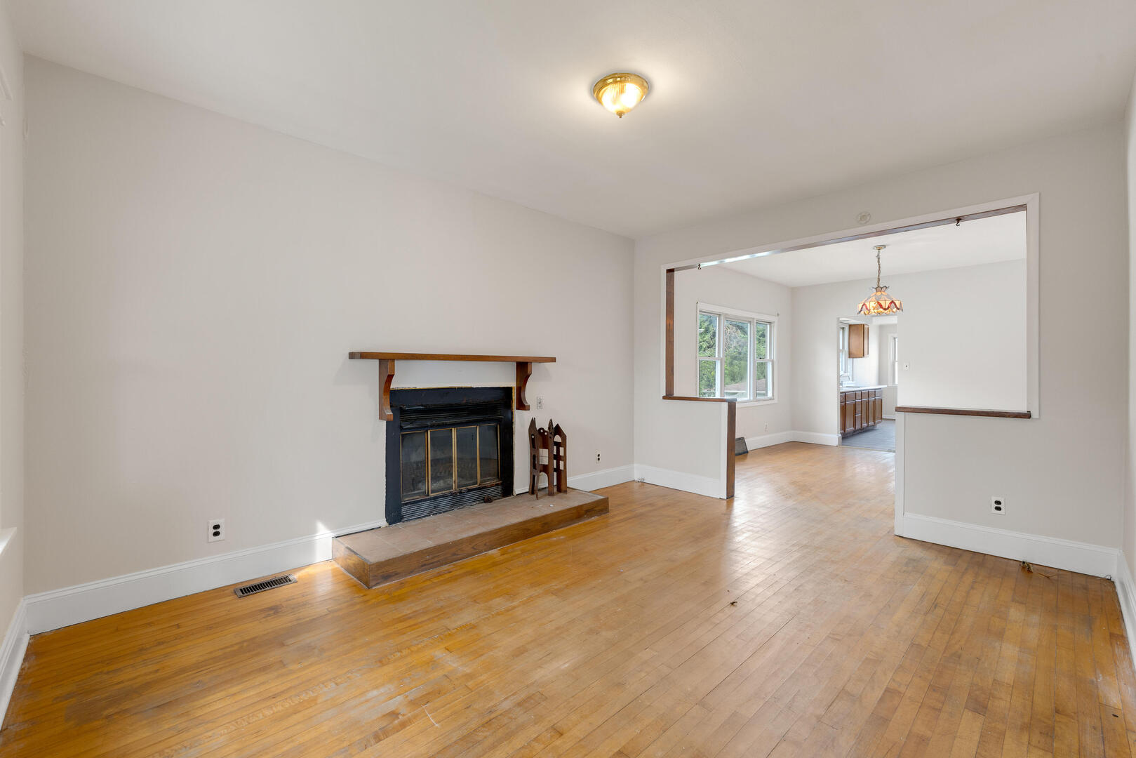 13 W 37th Street Property Photo 4