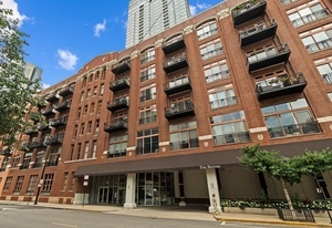 360 W Illinois Street 8a Property Photo 1