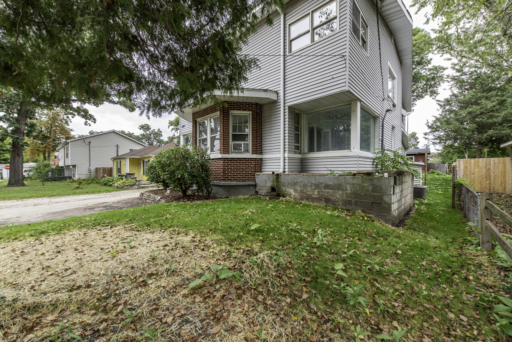 33827 N Oak Street Property Photo 2