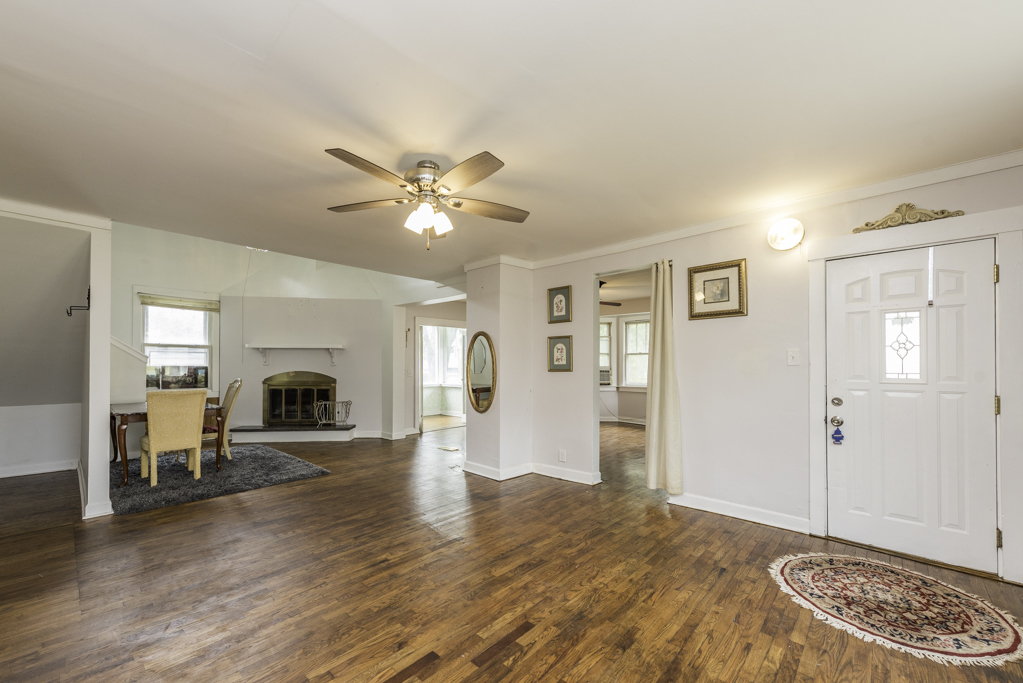 33827 N Oak Street Property Photo 7