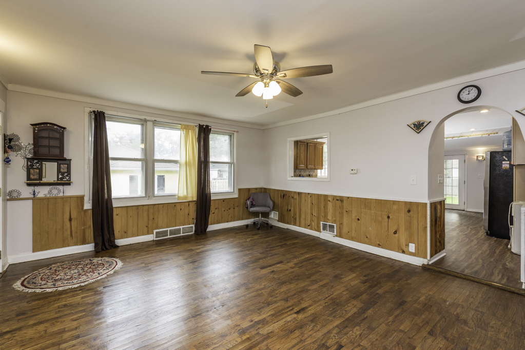 33827 N Oak Street Property Photo 8