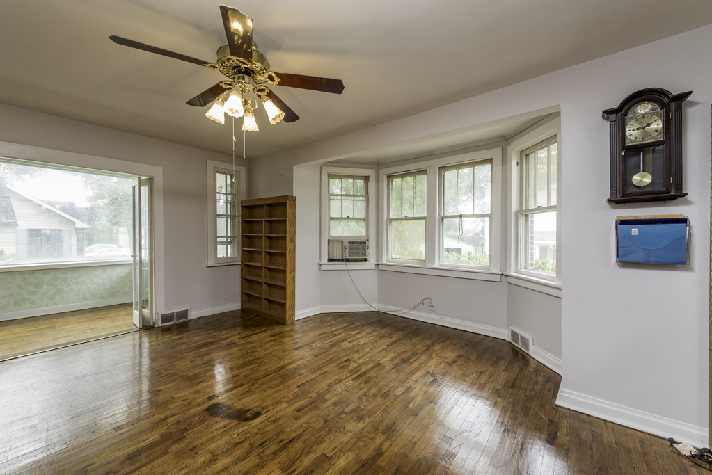 33827 N Oak Street Property Photo 9