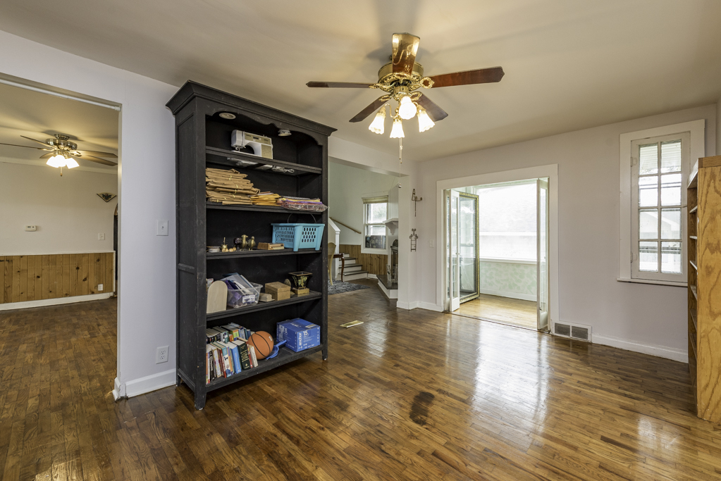 33827 N Oak Street Property Photo 10