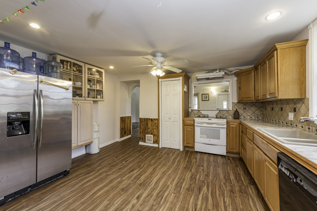 33827 N Oak Street Property Photo 12