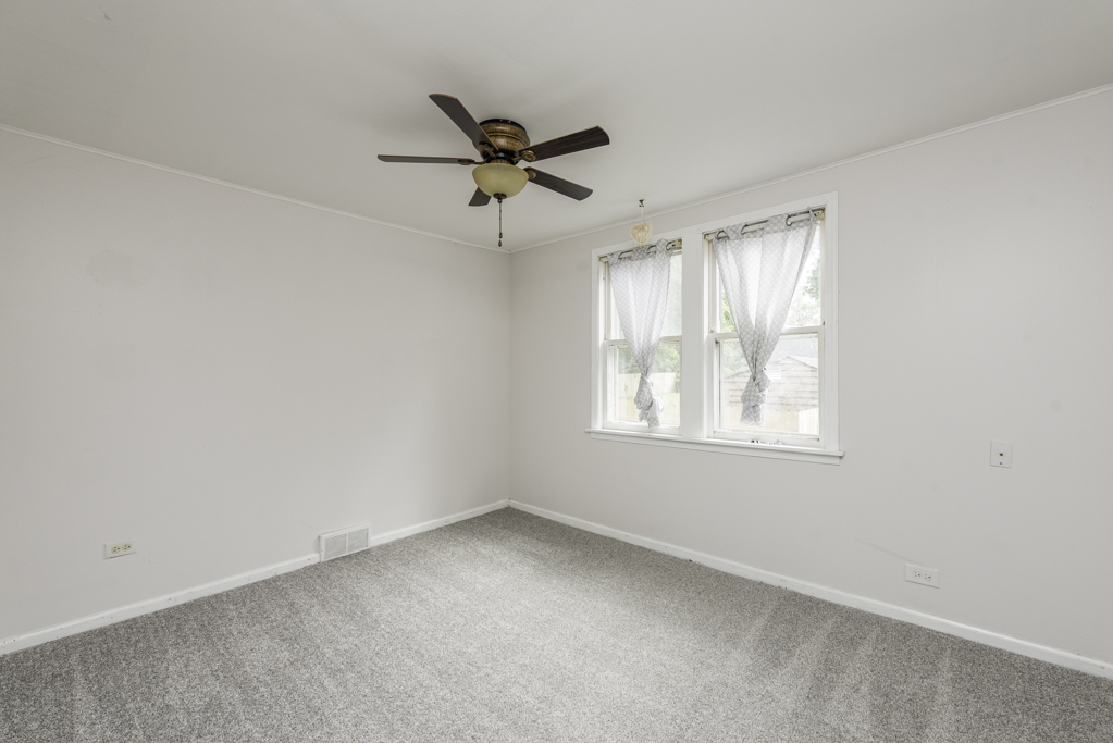 33827 N Oak Street Property Photo 16