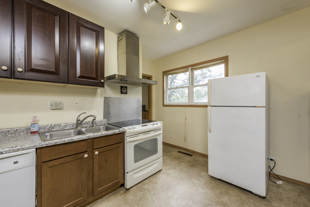 33827 N Oak Street Property Photo 18