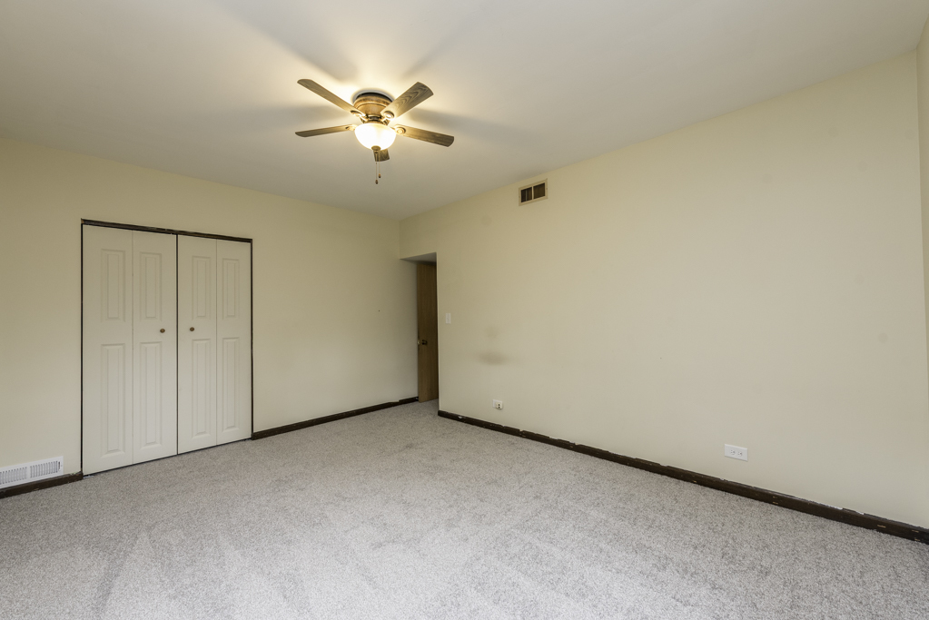 33827 N Oak Street Property Photo 23