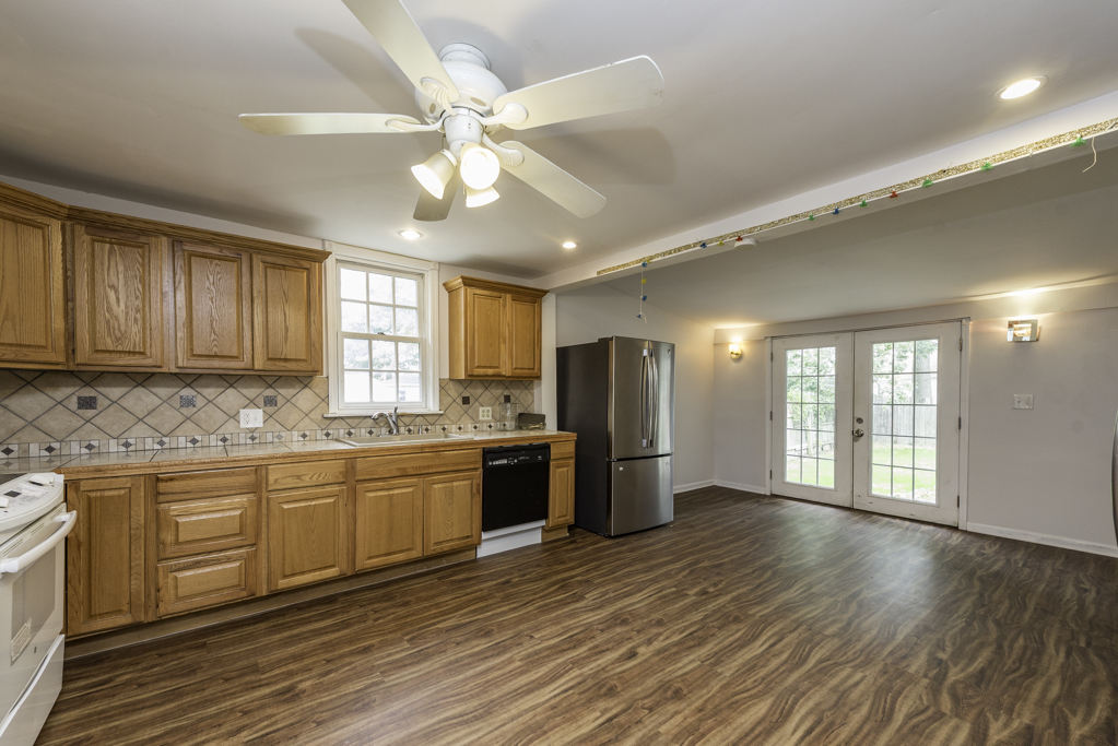 33827 N Oak Street Property Photo 29