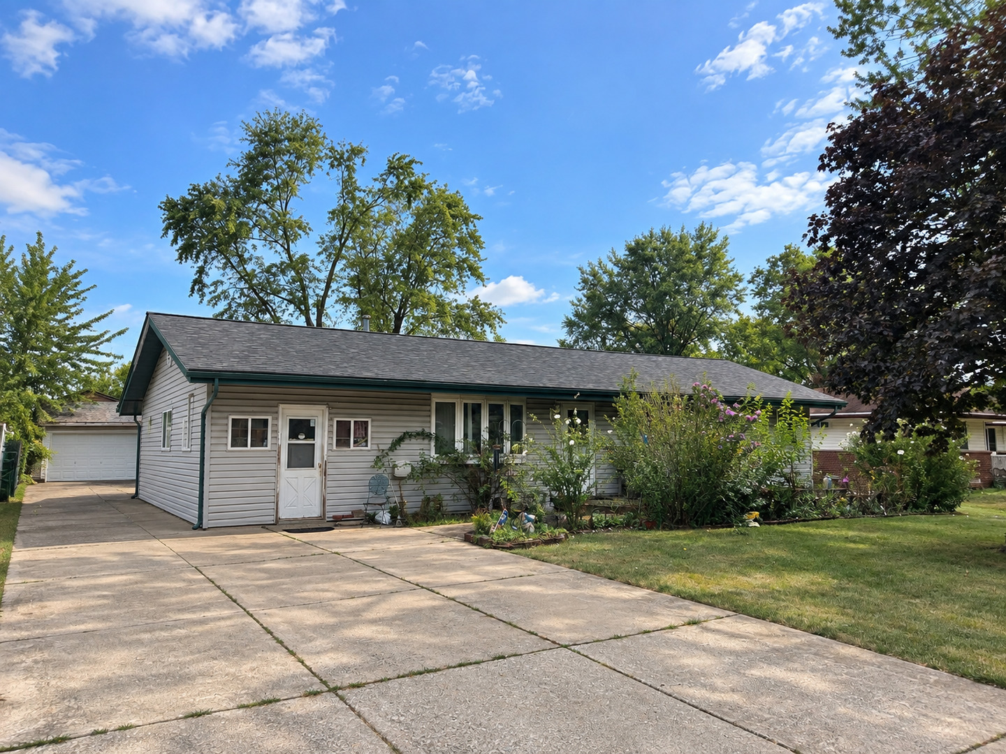 5638 W Wilson Street Property Photo 1