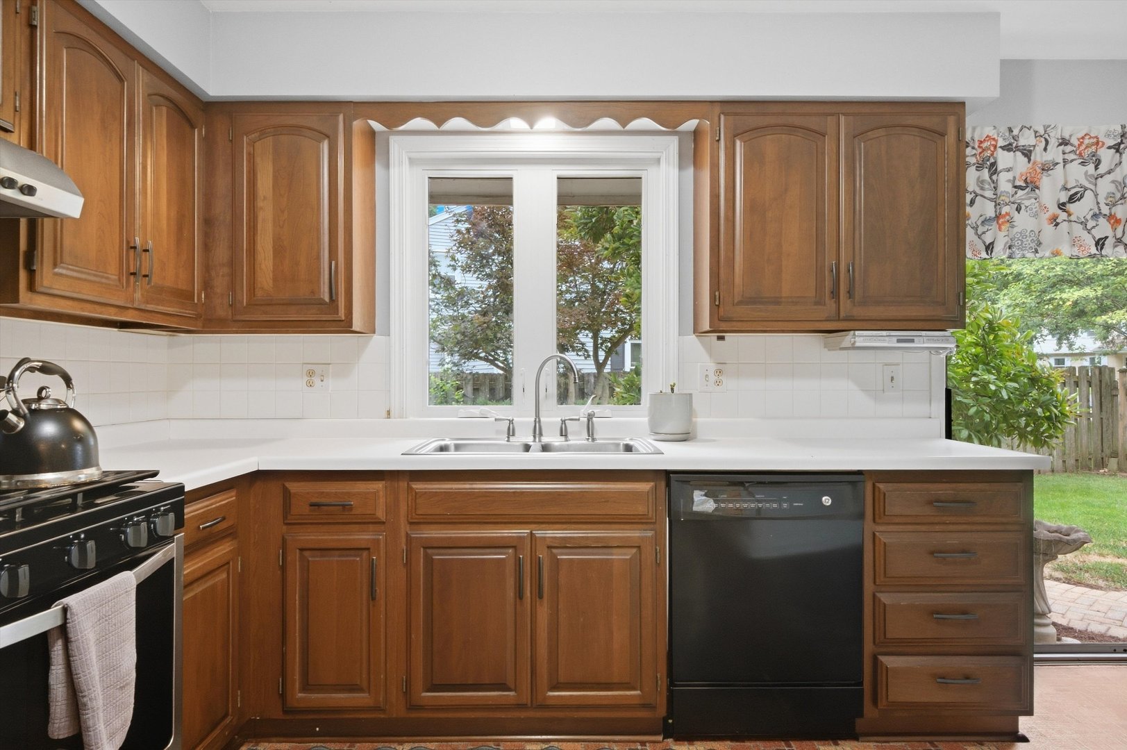 1114 Lexington Lane Property Photo 15