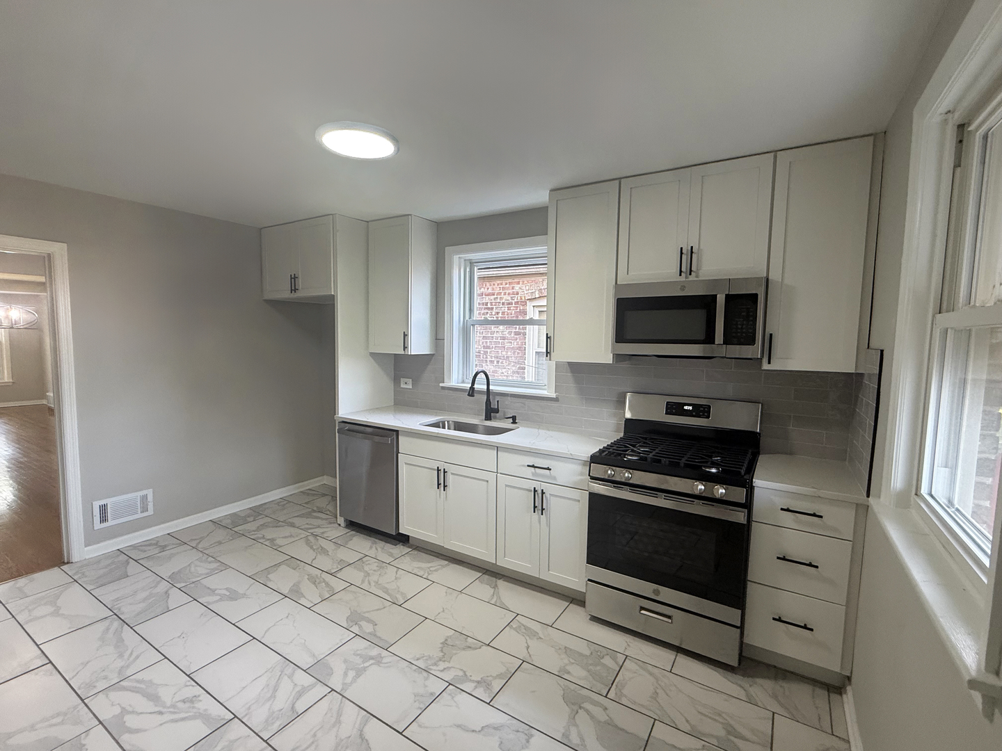 11142 S Emerald Avenue Property Photo 8
