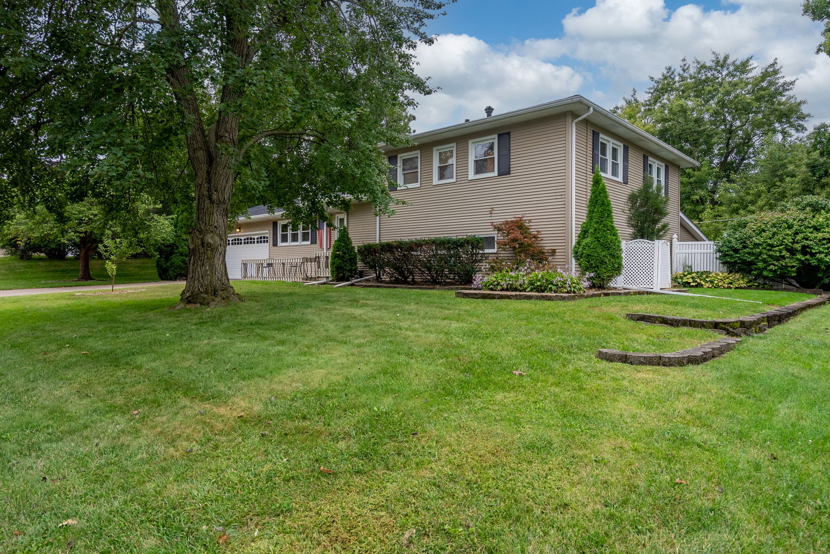 2236 Olympia Drive Property Photo 3