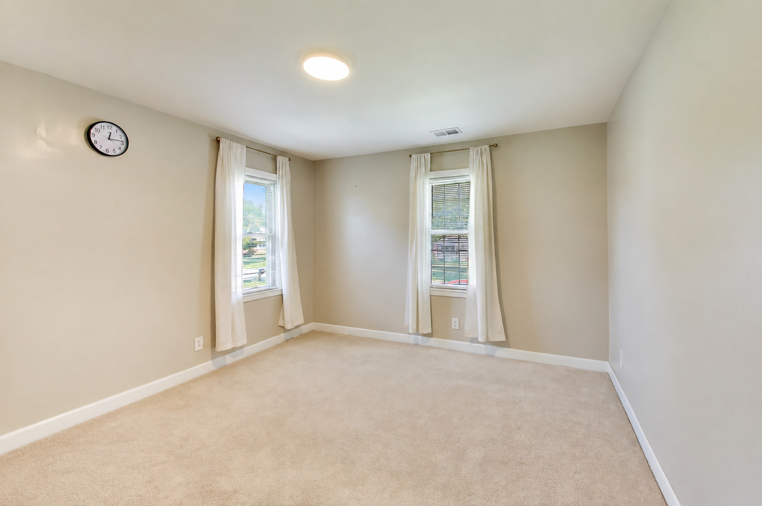 341 W Morris Avenue Property Photo 18