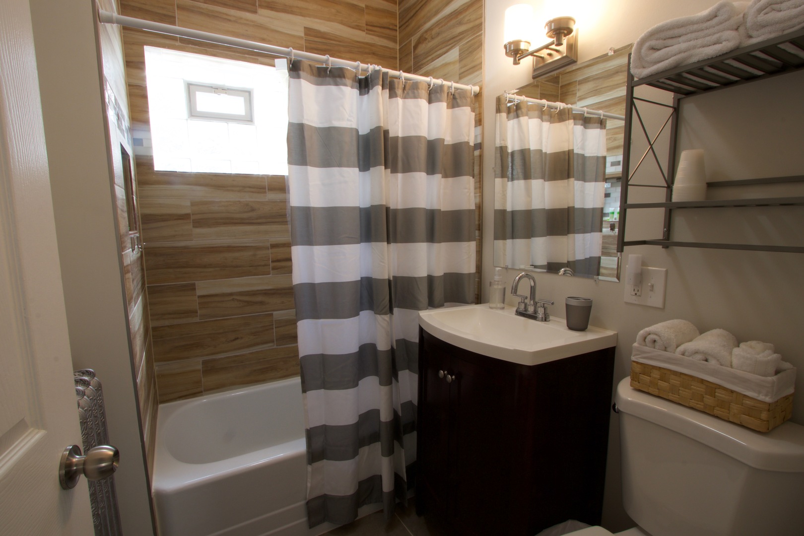 3249 W Wilson Avenue 2 Property Photo 7